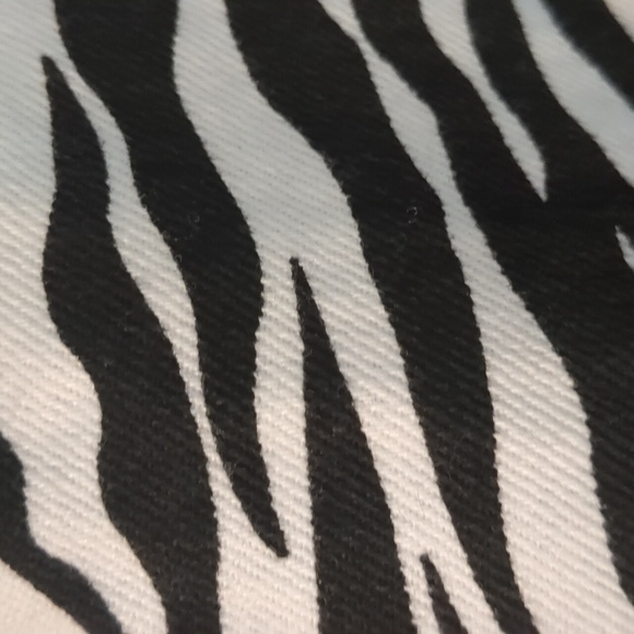 RIVER ISLAND* Ltd edition denim raw hem animal print long sleeve shacket. - Picture 7 of 11